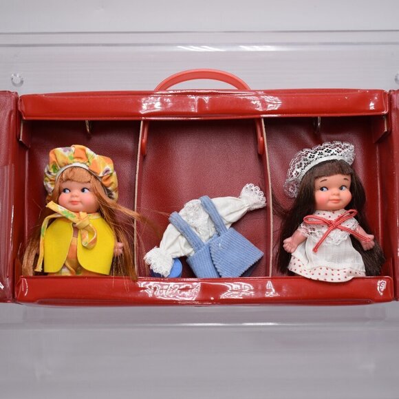 Kim Wardrobe Case / Red Uneeda with Dolls & Accessories Vintage Toys 2x Dolls - Picture 3 of 14